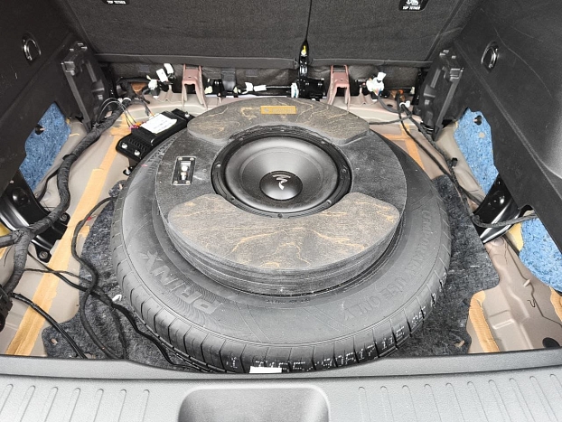 Сабвуфер стелс Haval H7