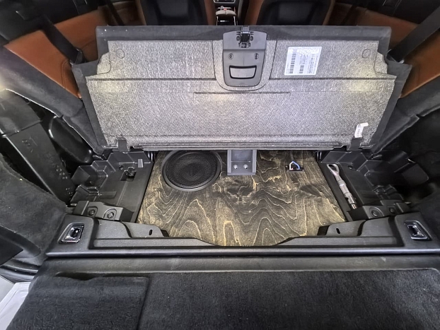 Короб стелс 10" для BMW X7 (G07)  в нишу багажника