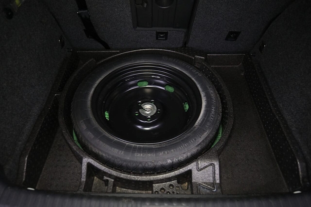 Короб стелс 10" для Volkswagen Tiguan  в нишу багажника