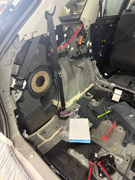 Короб стелс 10" для Toyota Highlander (U70) в левое крыло