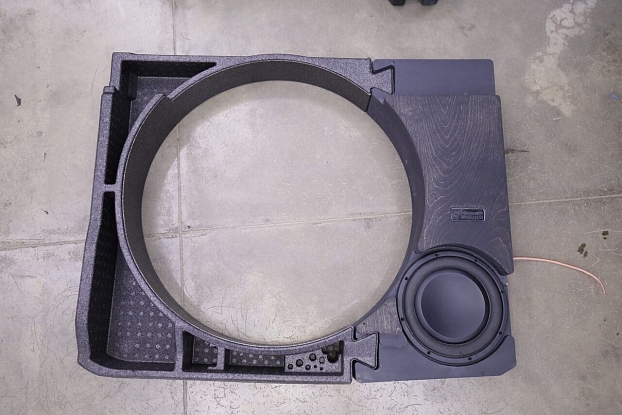 Короб стелс 10" для Volkswagen Tiguan  в нишу багажника