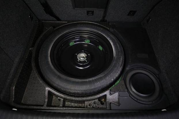 Короб стелс 10" для Volkswagen Tiguan  в нишу багажника