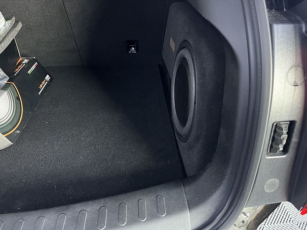 Сабвуфер стелс Haval Jolion 10" полный комплект "под ключ"