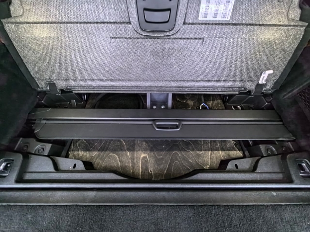 Короб стелс 10" для BMW X7 (G07)  в нишу багажника